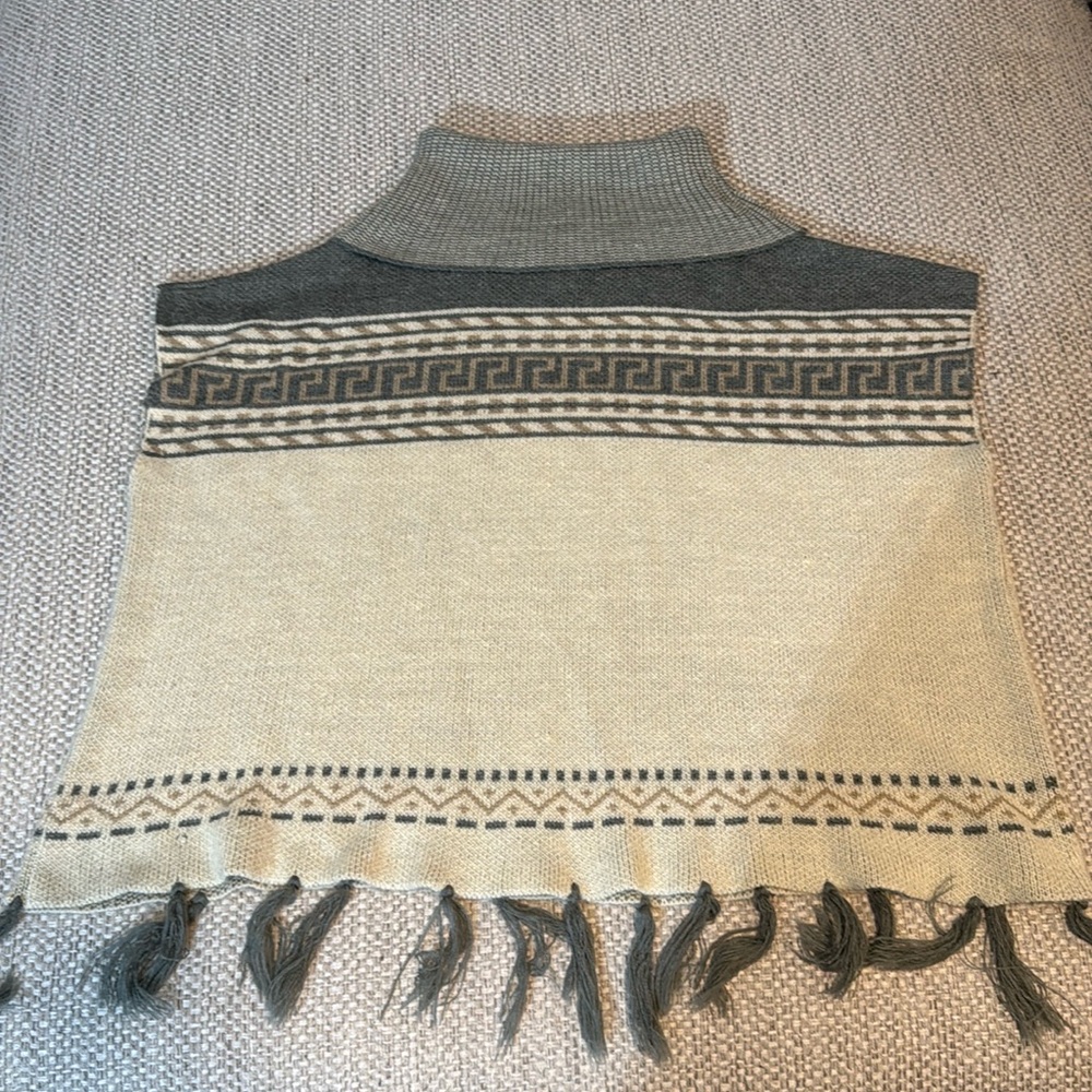 GXF Sleeveless Fringed Patterened Knit Sweater Beige/Grey